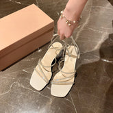 Glamorosos tacones gruesos con tiras de diamantes de imitación transparentes para mujer